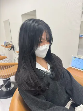 ロング レイヤー/顔周り ブリーチカラーのヘアスタイル