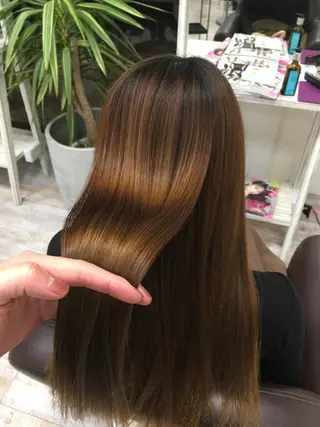 ロング 酸性ストレート／カラ ー/山下高明のヘアスタイル
