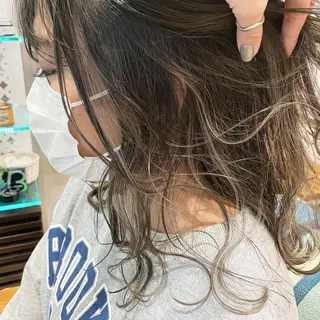 ミディアム カラー ブリーチカラーレイヤ ーカット🦋annaのヘアスタイル