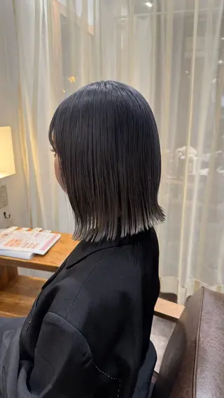 ミディアム カラー Rendezvous 白築のヘアスタイル
