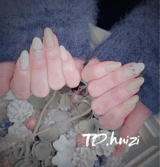 ミディアム めぐみのネイルサロン スタッフ練習のネイルデザイン