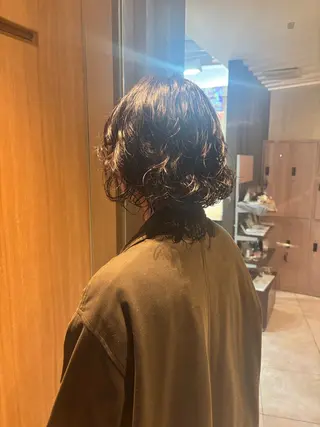 ミディアム パーマ デザインカラー/ オダセイナのヘアスタイル