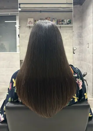 ロング HOHOMI （ほほみ）のヘアスタイル