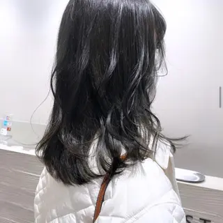 セミロング カラー サキ🤍ハイトーン 🩰くびれ巻きヘアのヘアスタイル