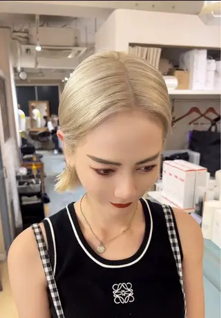 ショート カラー レイヤー×艶髪特化 マネージャー安藤光司のヘアスタイル