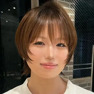 ショート ウルフ/レイヤー/ ブリーチカラーのヘアスタイル