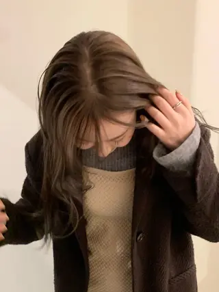 セミロング カラー 落合希 Olivebeigeのヘアスタイル