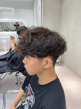 ショート パーマ メンズ ⚡メンズパーマフ ェードカットTomyのヘアスタイル