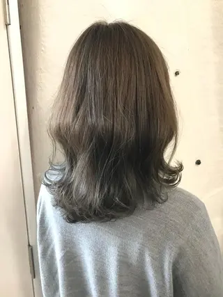 ミディアム カラー ヘアアレンジ 白髪ぼかしハイライト バレイヤージュヤマトのヘアスタイル