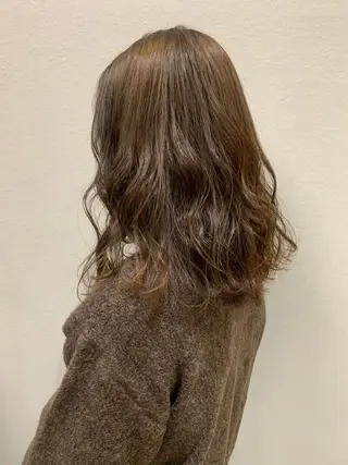ミディアム 片岡 由依のヘアスタイル