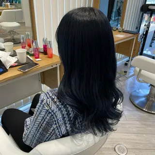 セミロング 亀山 由里菜のヘアスタイル