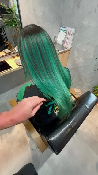 ロング motoトップカラー リスト/ブリーチカラのヘアスタイル