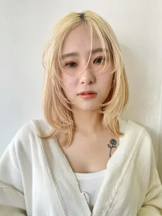 ミディアム カラー レイヤーカット 🪩yurikaのヘアスタイル
