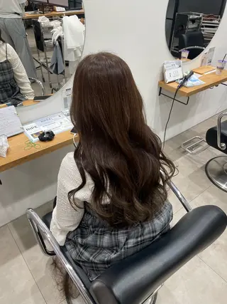 ロング カラー 佐藤 由依/水光カラーのヘアスタイル
