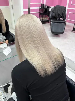 ミディアム カラー HAIR E.S所属・ブリーチ⏳艶カラー Natsukiのヘアスタイル