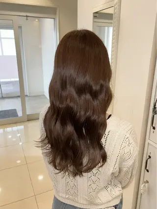 ロング カラー 伊藤 綾のヘアスタイル