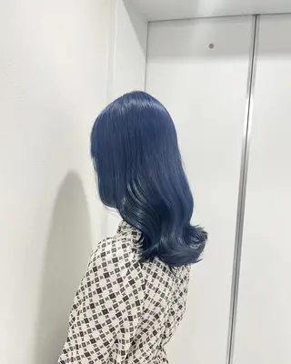 セミロング カラー 🩵色落ち可愛い 寒色カラー🩵のヘアスタイル