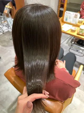 セミロング カラー 阪本 愛実のヘアスタイル