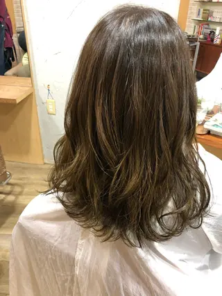 セミロング 國次 夕貴のヘアスタイル