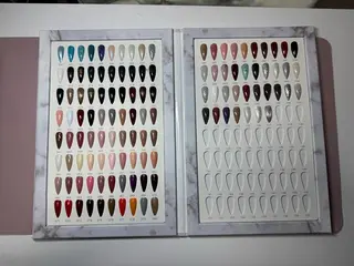 ネイル Glitter Nailのネイルデザイン