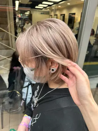 ミディアム カラー ヘアアレンジ 目黒 碧人のヘアスタイル