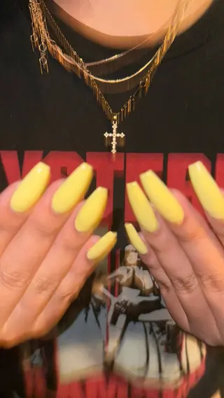 セミロング カラー FLORA所属・riri りりのネイルデザイン