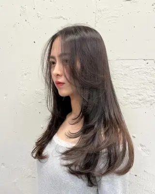 ロング RINA ブリーチ / 海外レイヤーのヘアスタイル