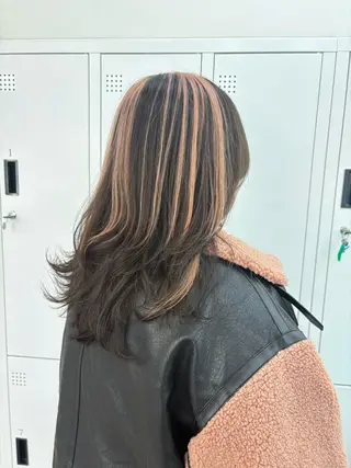 セミロング 綾乃／デザインカラー ／ハイトーン／ボブのヘアスタイル