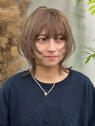 ミディアム カラー イツク ⚡️ ルーツ/ハイトーンのヘアスタイル