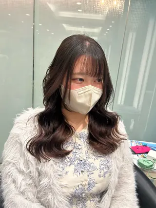 ミディアム パーマ 韓国っぽ透け感カラー マンツーマン🫧なおのヘアスタイル