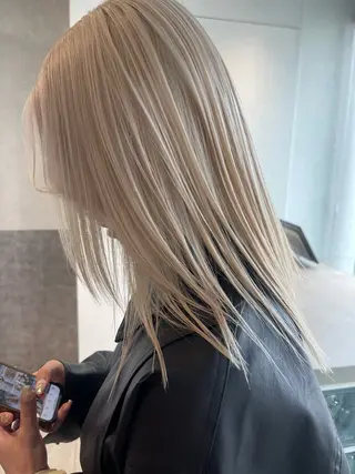 セミロング カラー 広島:ミルキーカラー tsumaのヘアスタイル