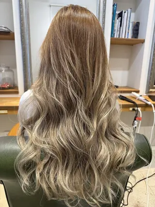 ロング カラー 透明感カラー 大浦偉央のヘアスタイル