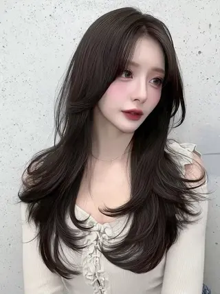 ロング MAO🖤レイヤー /髪質改善カラーのヘアスタイル