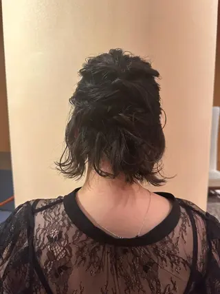 ミディアム ヘアアレンジ ハイトーン/レイヤー 似合わせ・ユキノのヘアスタイル