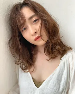 ミディアム カラー 立川 奈那子のヘアスタイル