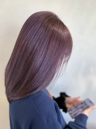 ミディアム 塩川ももこ/ 自然な縮毛矯正のヘアスタイル