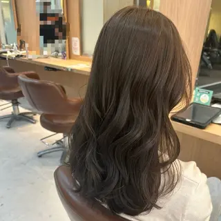 セミロング カラー 大八木 美咲のヘアスタイル