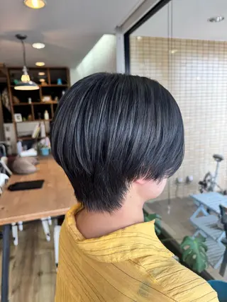 ショート カラー ツキダテ ユイのヘアスタイル