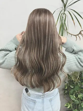 ロング 井上 彩加のヘアスタイル