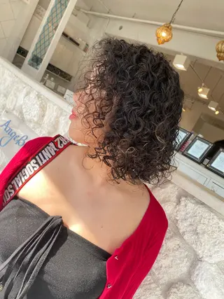 ミディアム パーマ 饒平名 知也のヘアスタイル