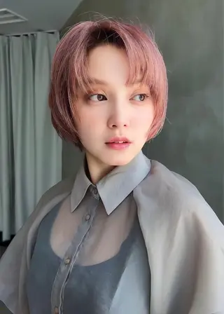 ショート カラー 白井 音羽のヘアスタイル