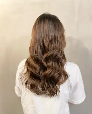 セミロング パーマ 山本  弦生のヘアスタイル