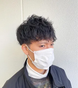 ショート パーマ ヘアアレンジ メンズ 艶髪✨寒色カラー✨ 翁長孝輔のヘアスタイル