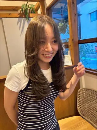 セミロング カラー ENIF ヤマグチアツコのヘアスタイル