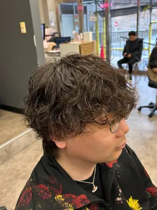 ショート パーマ ナルミ ケイスケのヘアスタイル