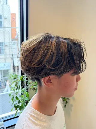 カラー メンズ メンズ特化シャドウパ ーマラウンドマッシュのヘアスタイル
