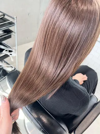 ロング カラー 透明感/オリーブ/ グレージュ/YUKAのヘアスタイル