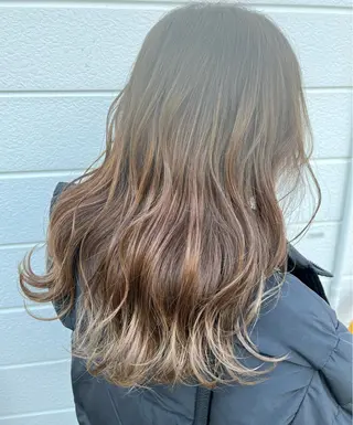 ロング カラー Ｕｋａ .のヘアスタイル