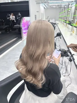 セミロング カラー 🫧ハイトーン🫧 ベージュ🫧徹哉のヘアスタイル