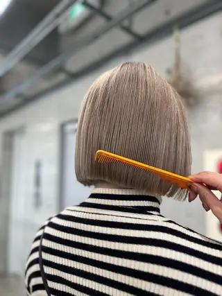 ショート カラー レイヤーカット/ 酸性ストレート梅田のヘアスタイル